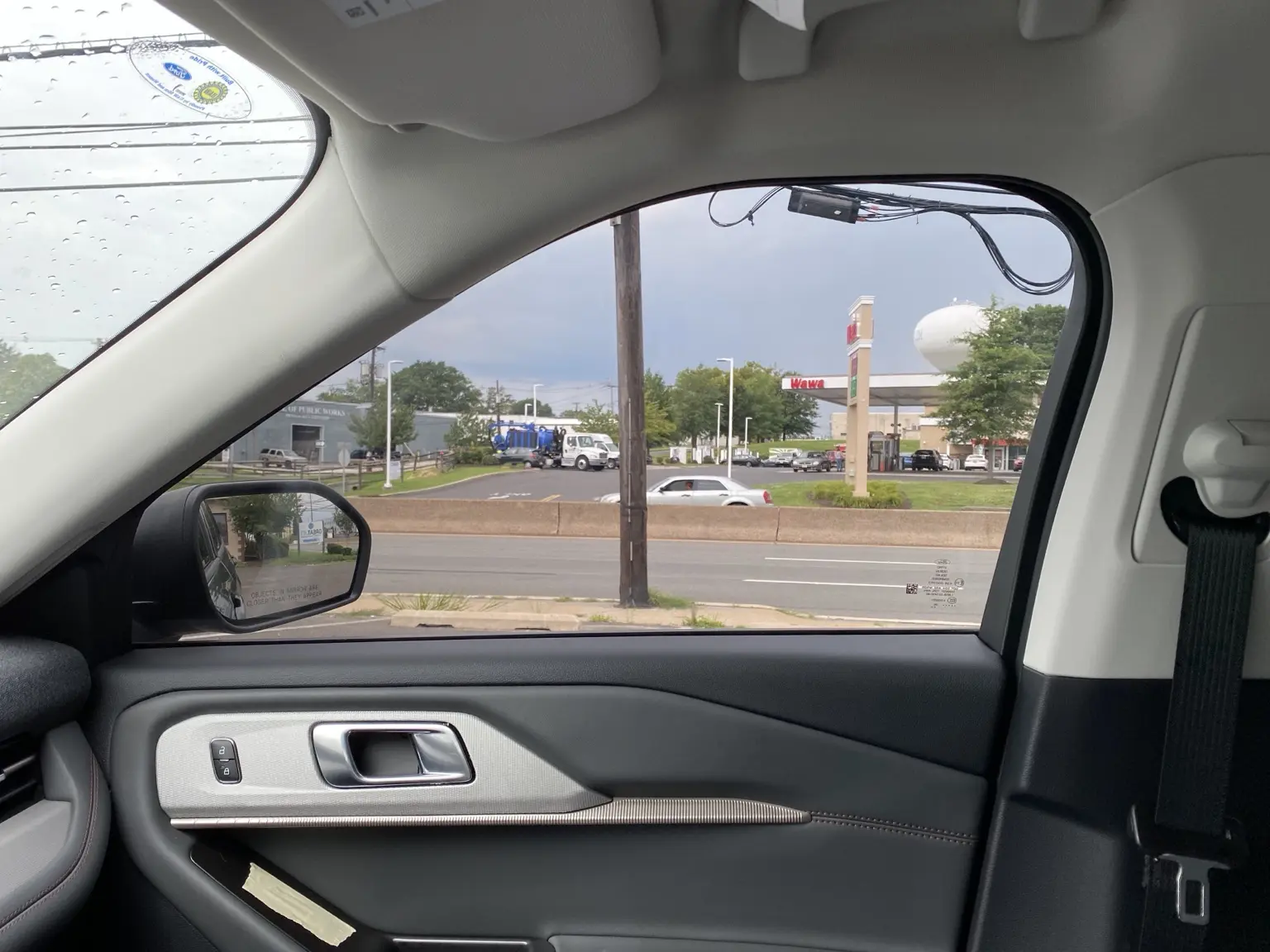 What Does 20% Front Window Tint Look Like on a 2020–2027 Ford Explorer? — photo 4