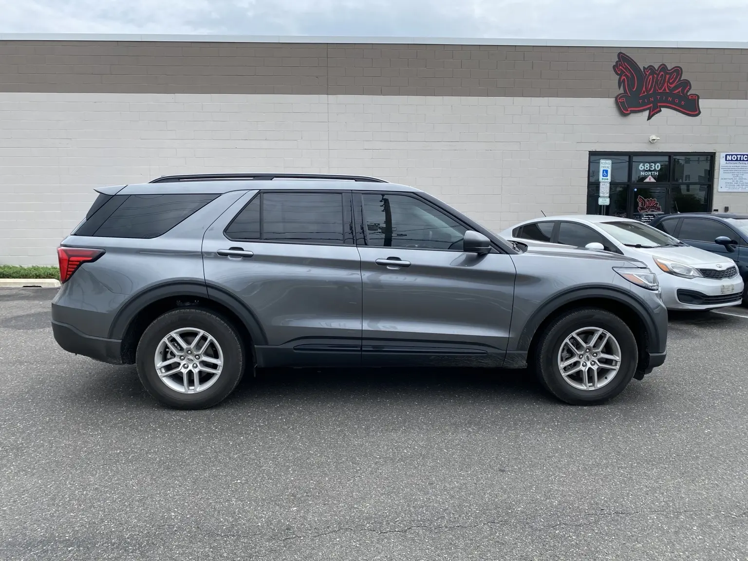 What Does 20% Front Window Tint Look Like on a 2020–2027 Ford Explorer? — photo 2