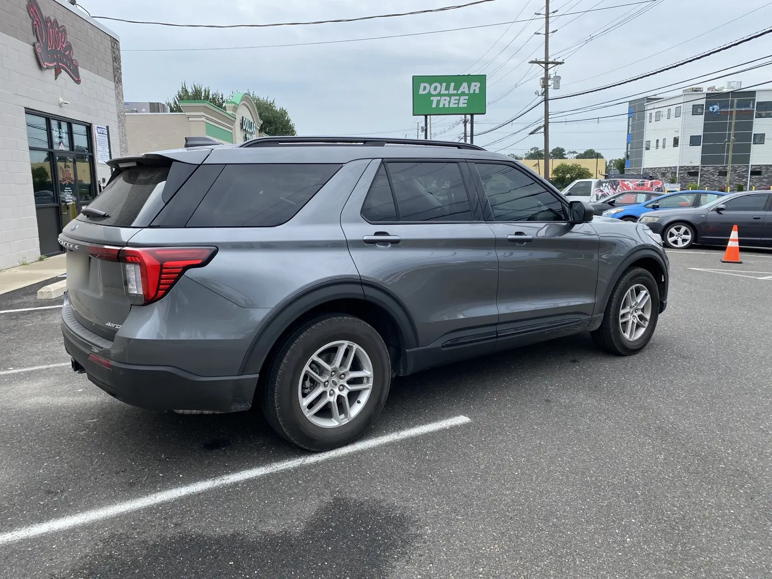 What Does 20% Front Window Tint Look Like on a 2020–2027 Ford Explorer? — photo 5