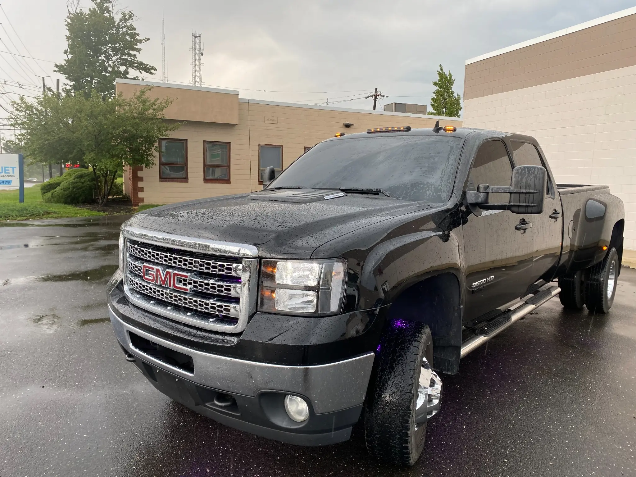 What Does 20% Windshield Tint Look Like on a 2007–2013 GMC Sierra 3500 HD? — photo 2
