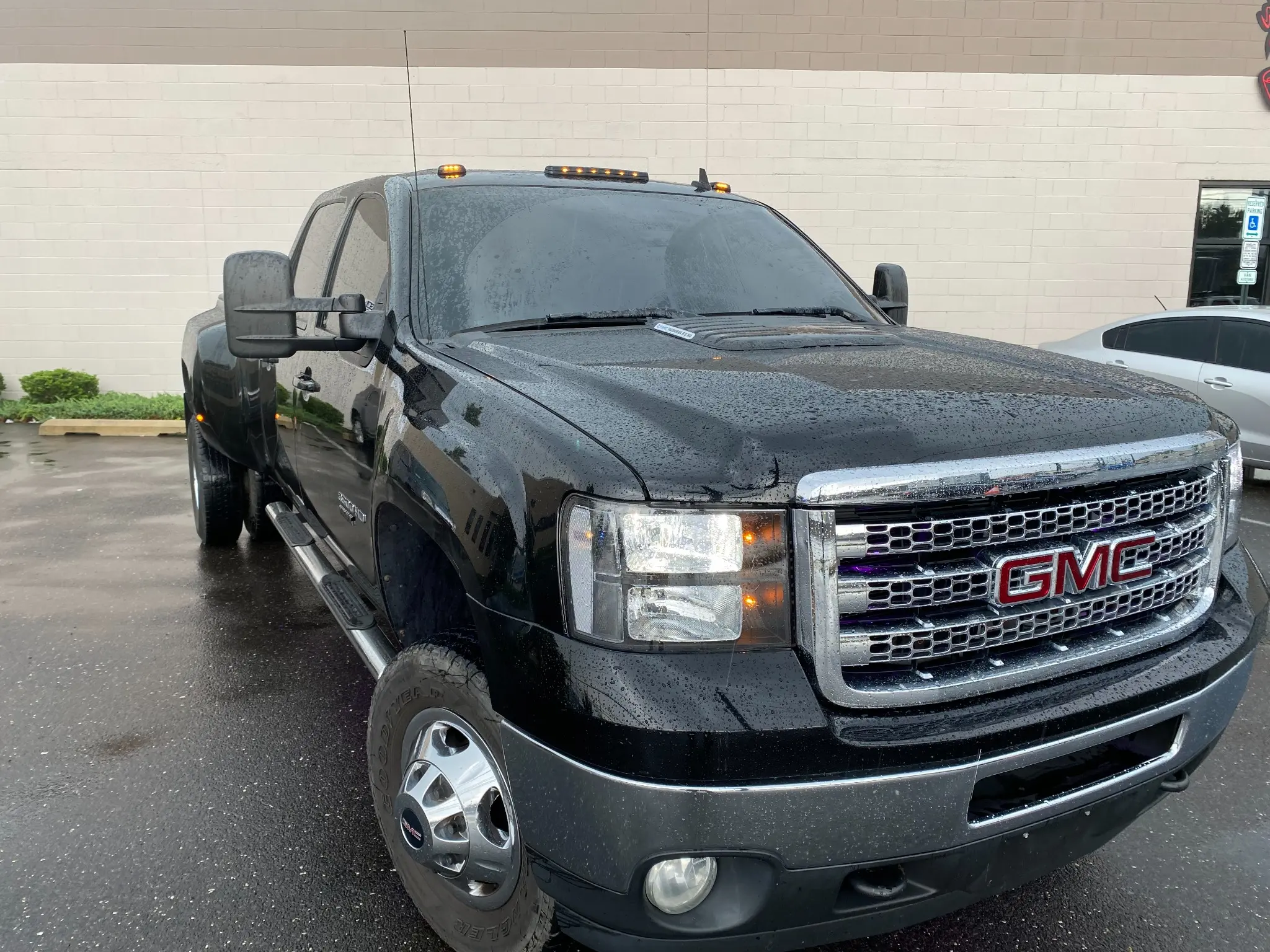 What Does 20% Windshield Tint Look Like on a 2007–2013 GMC Sierra 3500 HD? — photo 3