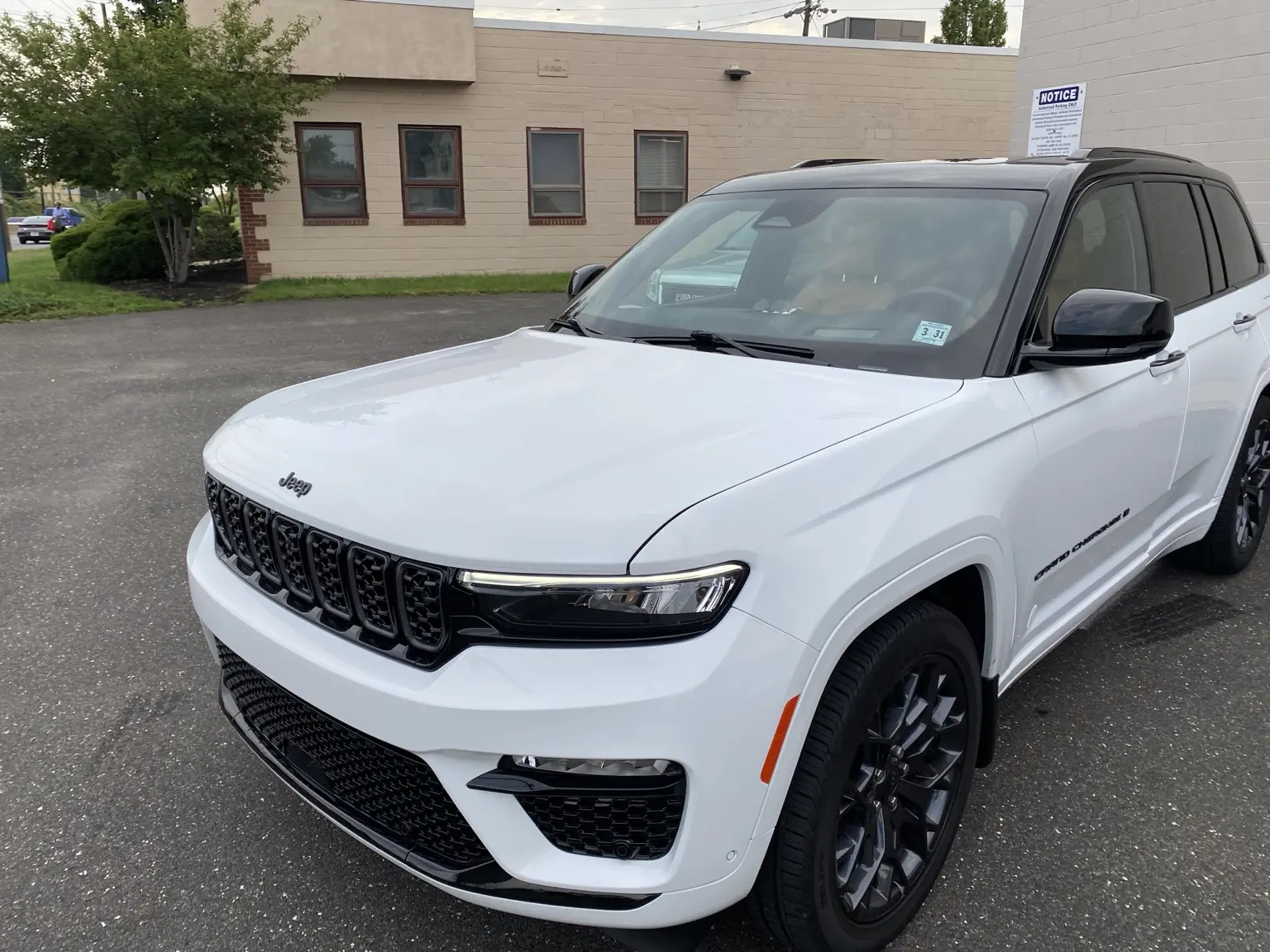 What Does 70% Ceramic Windshield Tint Look Like on a 2022–2026 Jeep Grand Cherokee? — photo 2