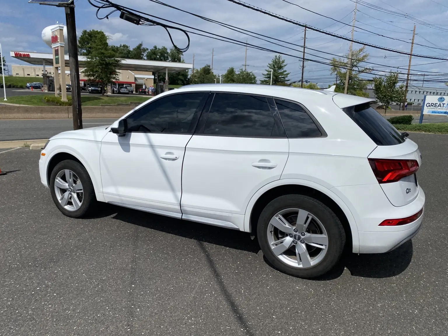Does Exterior Car Color Make Window Tint Look Darker? Two Audi Q5s Compared — photo 9