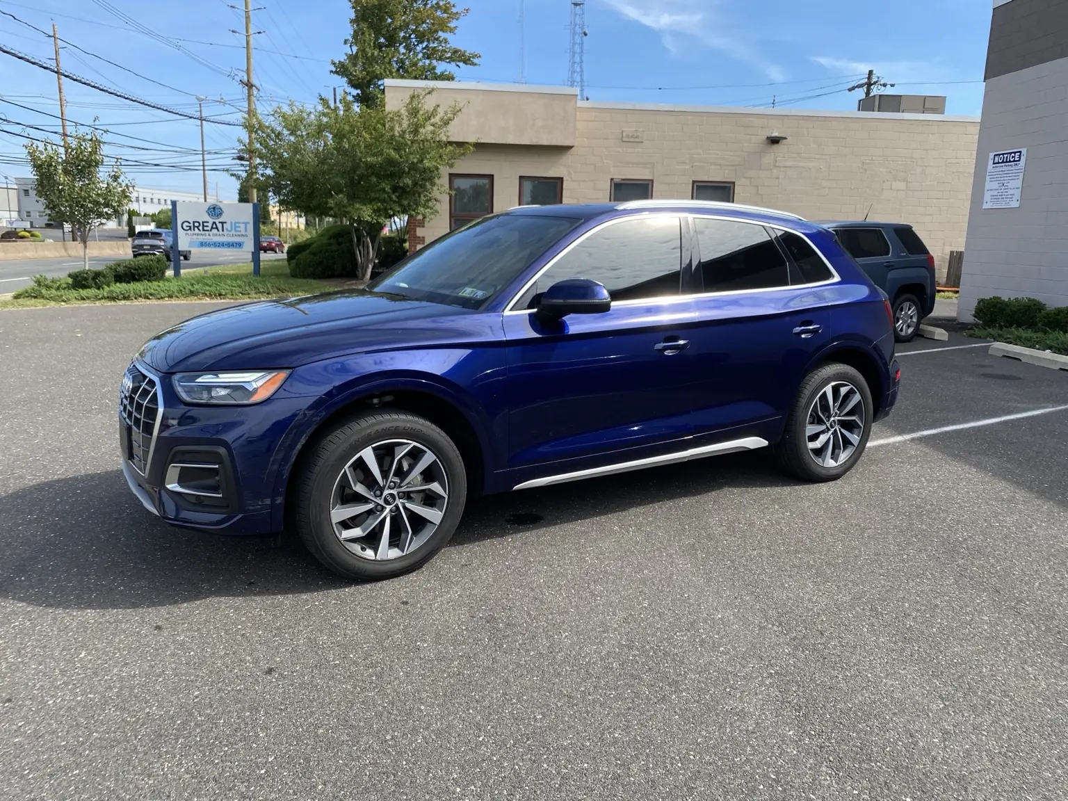 Does Carbon Window Tint Look Darker or Better Than Standard Tint? Two Audi Q5s Compared — photo 6