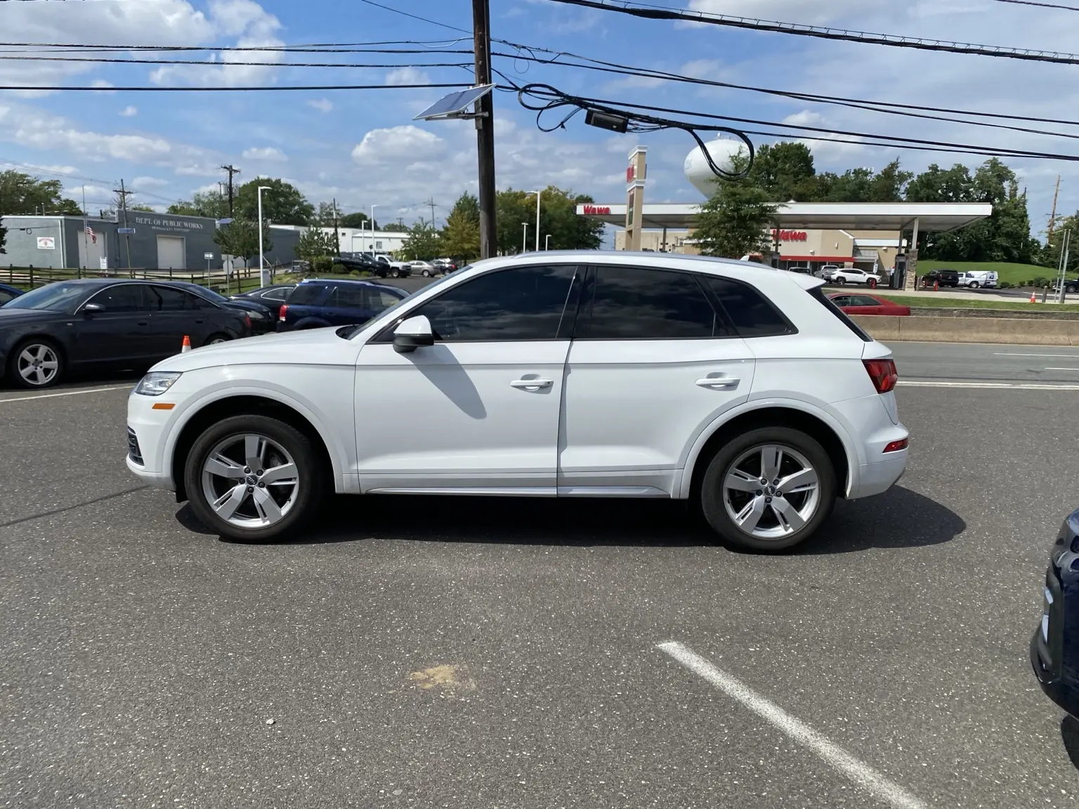 Does Carbon Window Tint Look Darker or Better Than Standard Tint? Two Audi Q5s Compared — photo 7
