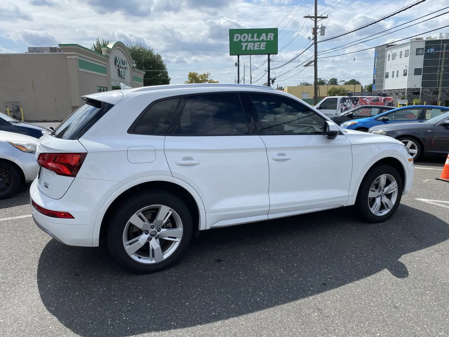 Does Carbon Window Tint Look Darker or Better Than Standard Tint? Two Audi Q5s Compared — photo 8