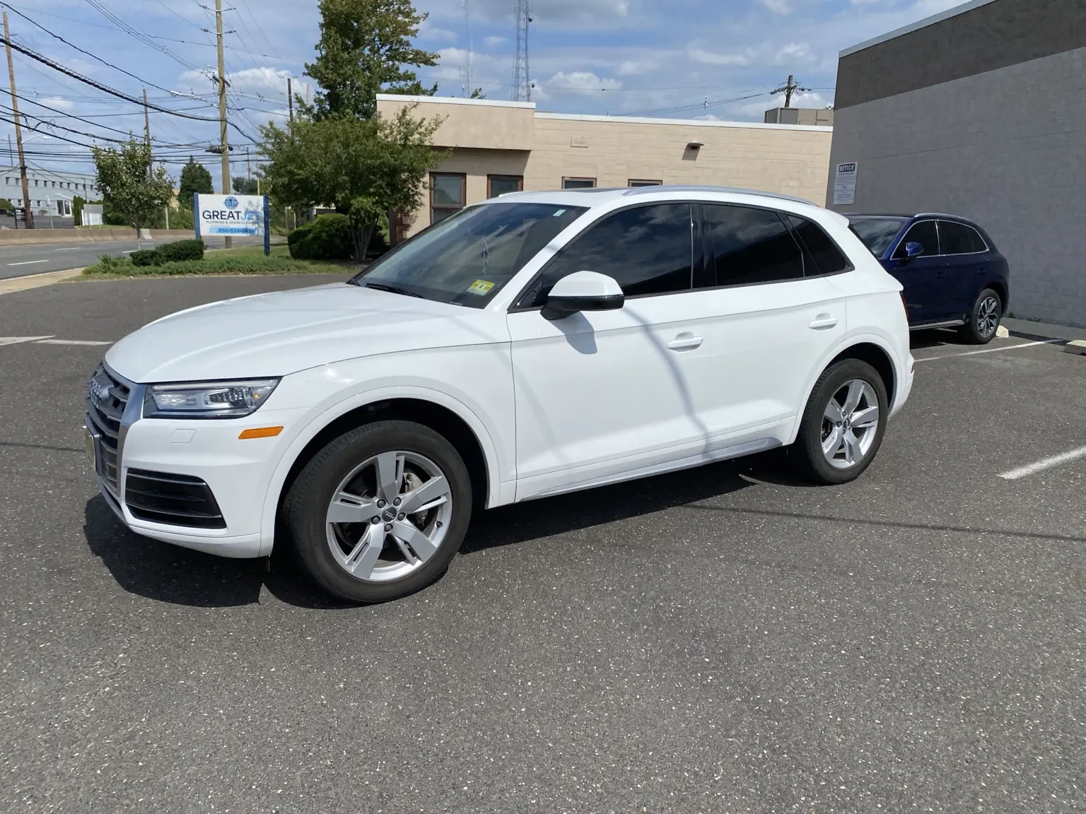 Does Carbon Window Tint Look Darker or Better Than Standard Tint? Two Audi Q5s Compared — photo 10