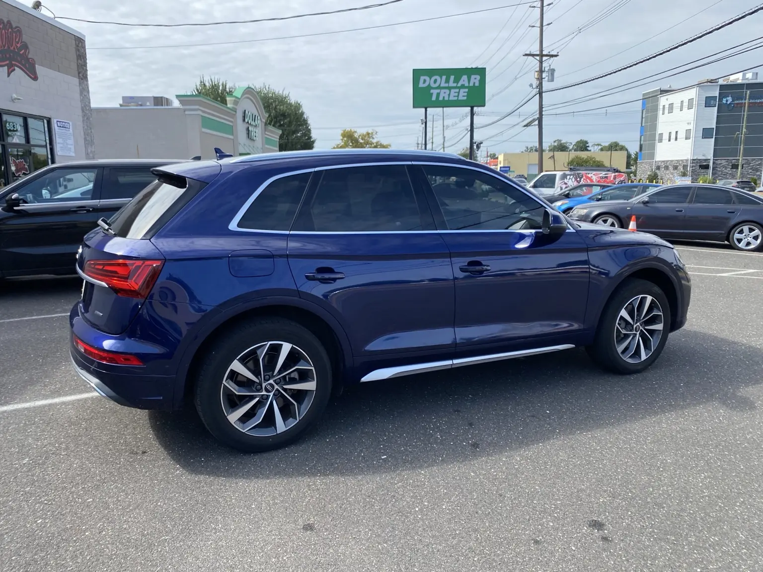 What Does 20% Carbon Front Window Tint Look Like on a 2018–2025 Audi Q5? — photo 4