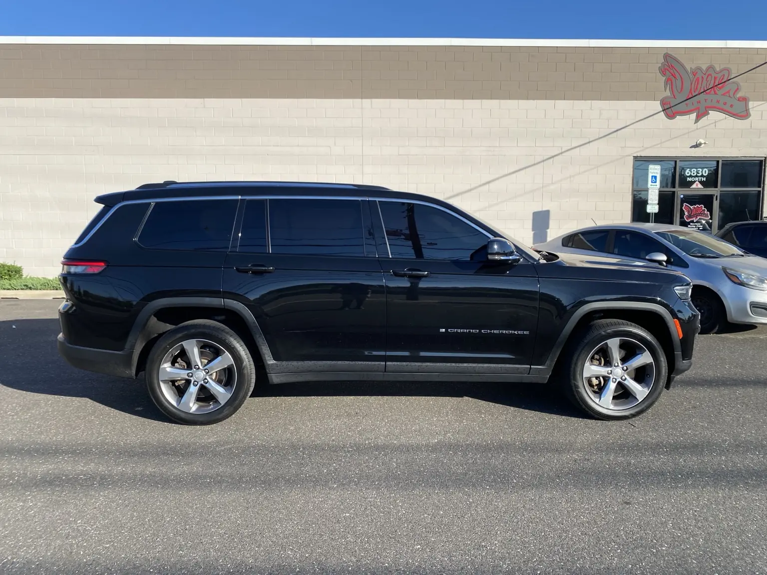 What Does 5% Carbon Tint Look Like on a 2021–2027 Jeep Grand Cherokee L? — photo 2