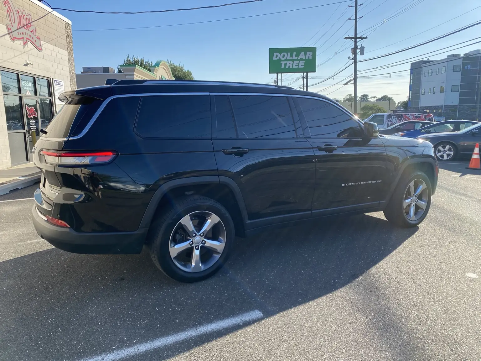 What Does 5% Carbon Tint Look Like on a 2021–2027 Jeep Grand Cherokee L? — photo 4