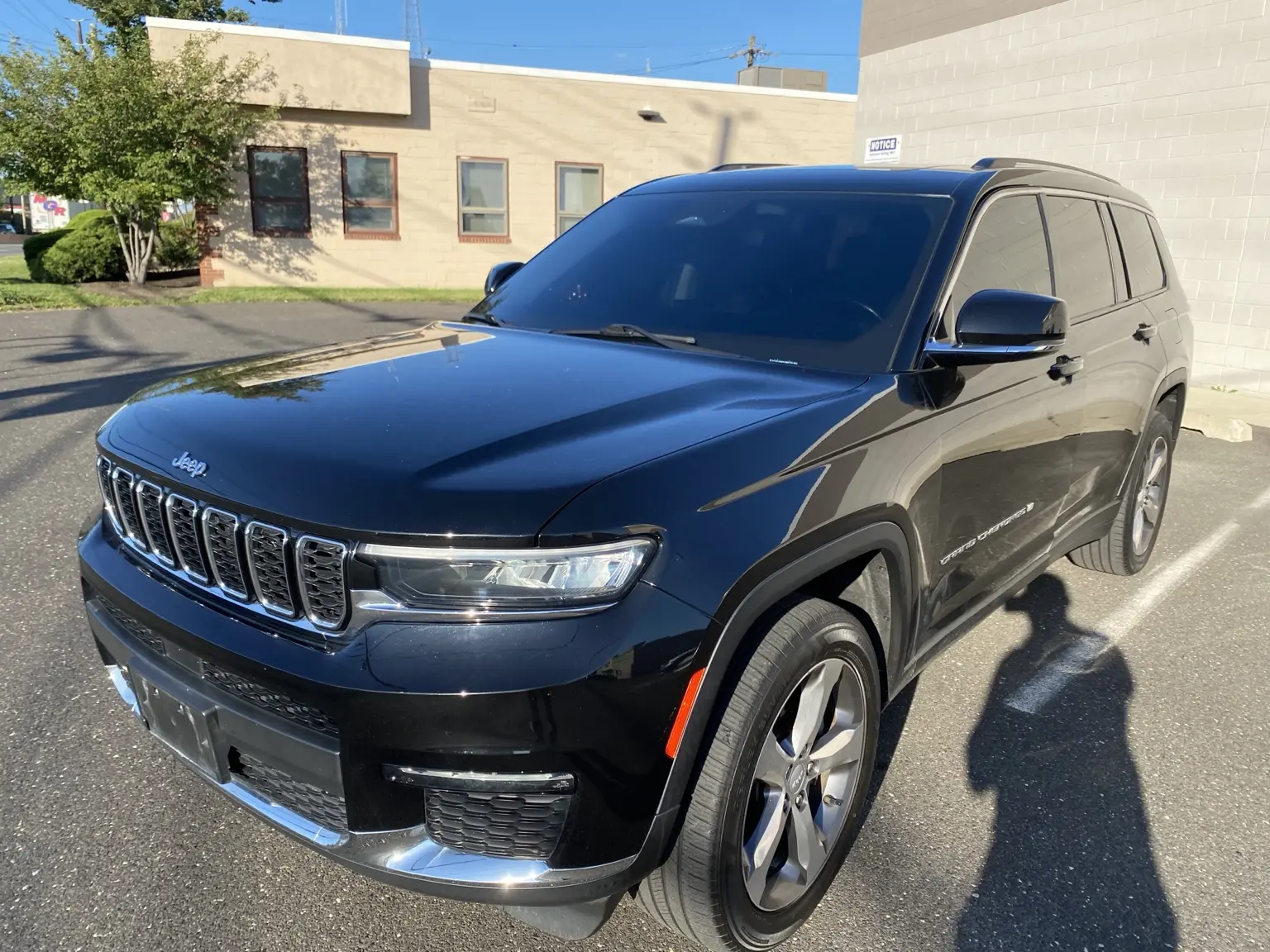 What Does 35% Carbon Windshield Tint Look Like on a 2021–2027 Jeep Grand Cherokee L? — photo 2