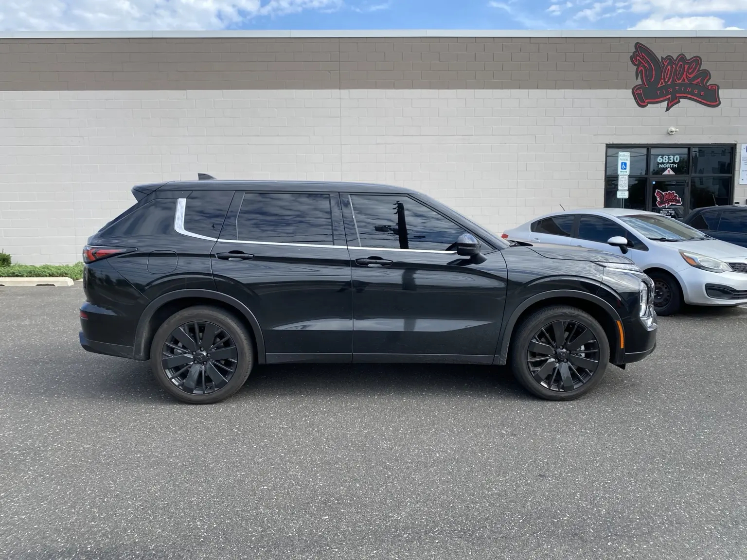 What Does a 5% Carbon Tint Setup Look Like on a 2022–2027 Mitsubishi Outlander? — photo 2