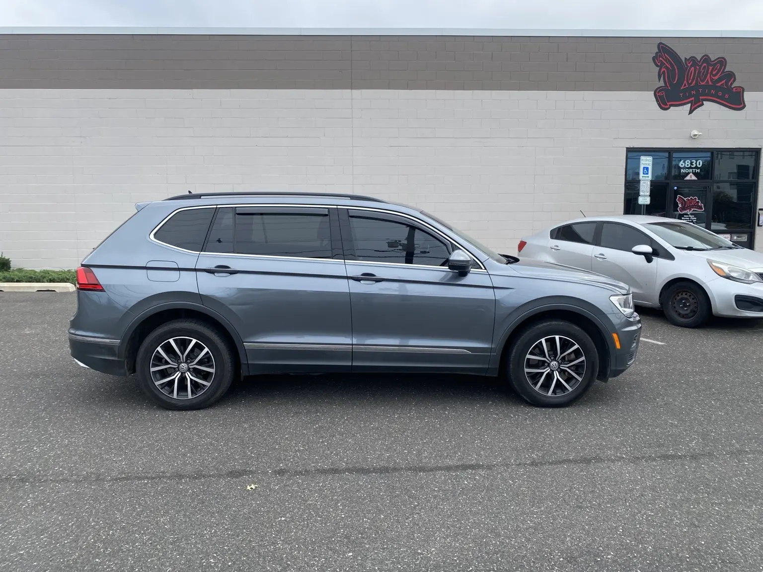 What Does 20% Front Window Tint Look Like on a 2018–2024 Volkswagen Tiguan? — photo 2