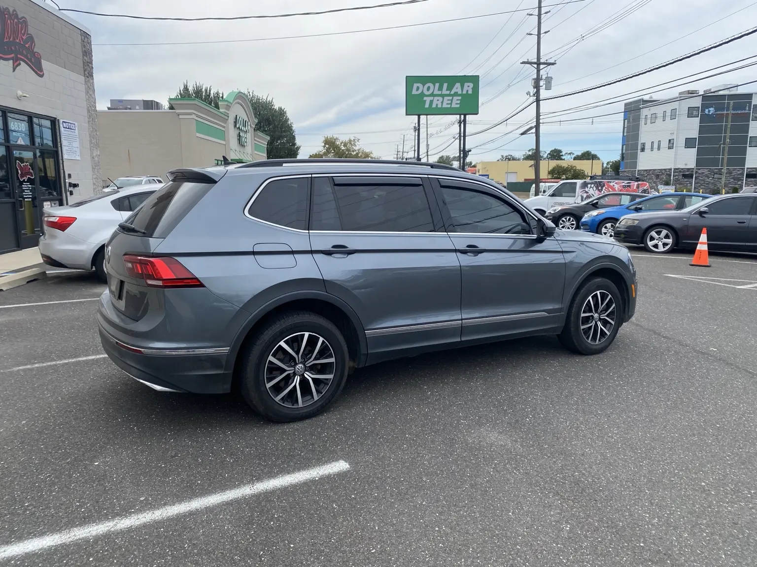 What Does 20% Front Window Tint Look Like on a 2018–2024 Volkswagen Tiguan? — photo 4