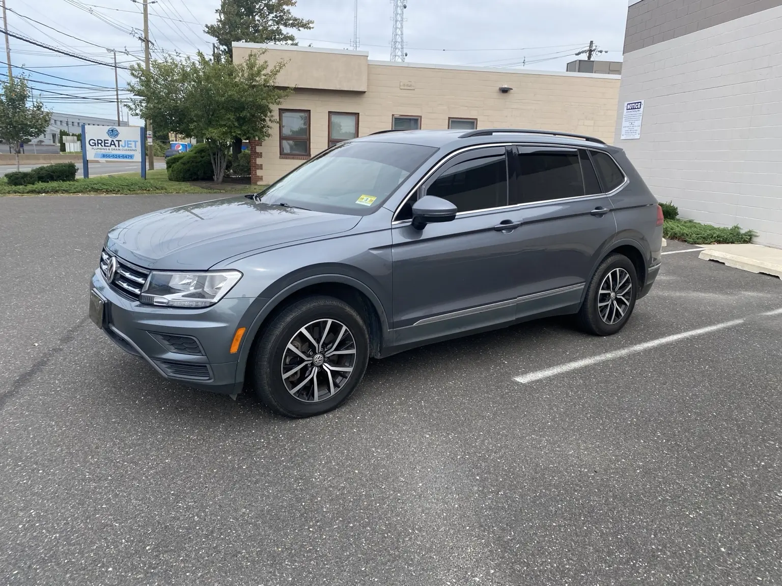 What Does 20% Front Window Tint Look Like on a 2018–2024 Volkswagen Tiguan? — photo 6