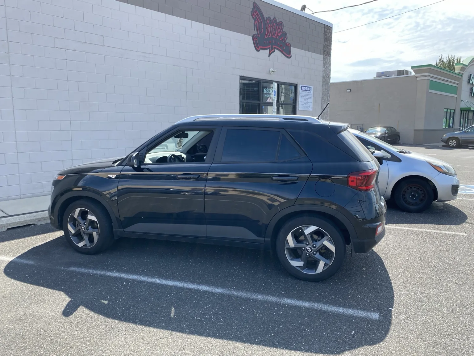 Broken Driver-Side Window Replacement on a 2020–2026 Hyundai Venue — photo 1