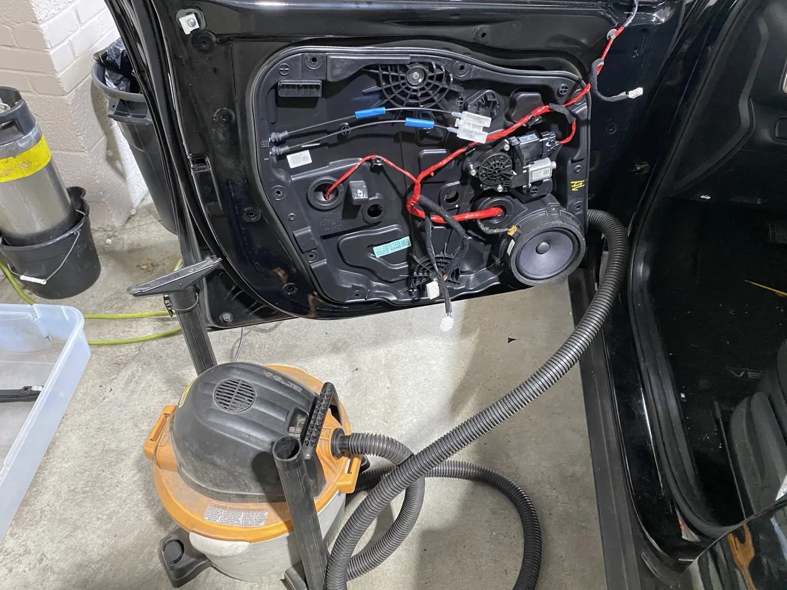 Broken Driver-Side Window Replacement on a 2020–2026 Hyundai Venue — photo 3