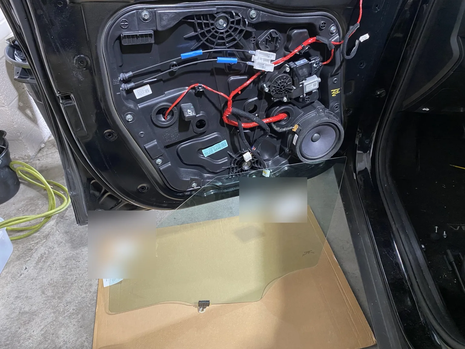Broken Driver-Side Window Replacement on a 2020–2026 Hyundai Venue — photo 6