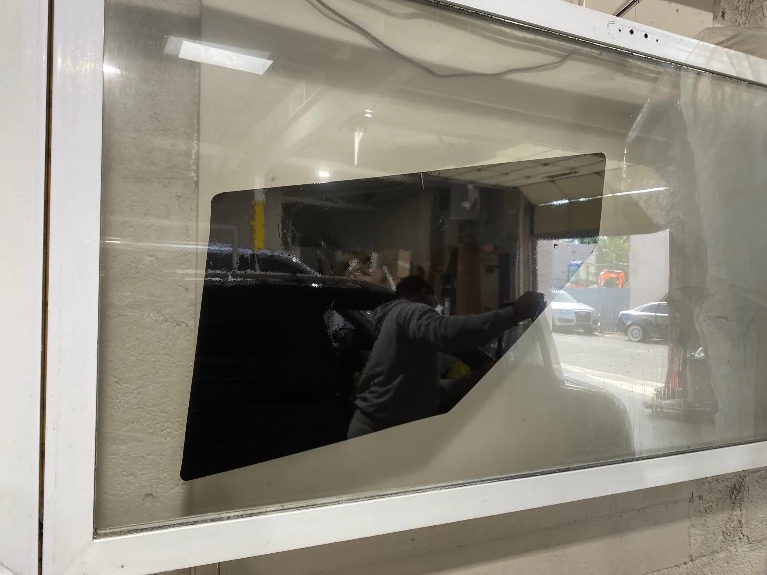 Broken Driver-Side Window Replacement on a 2020–2026 Hyundai Venue — photo 8